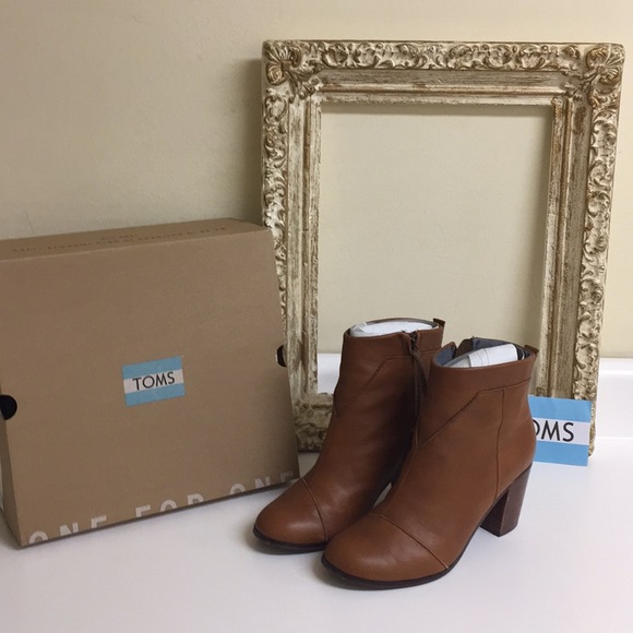 Toms Shoes - Toms warm tan leather boots size 8.